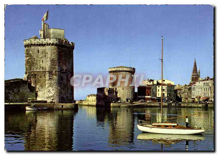 CPM La Rochelle Charente Maritime l'entree du Port 