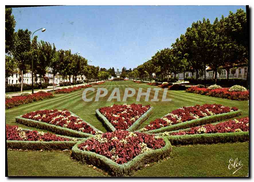 CPM Rochefort le Cours d'Albois avec ses Beaux Jardin au fond l'hopital de la Marine 