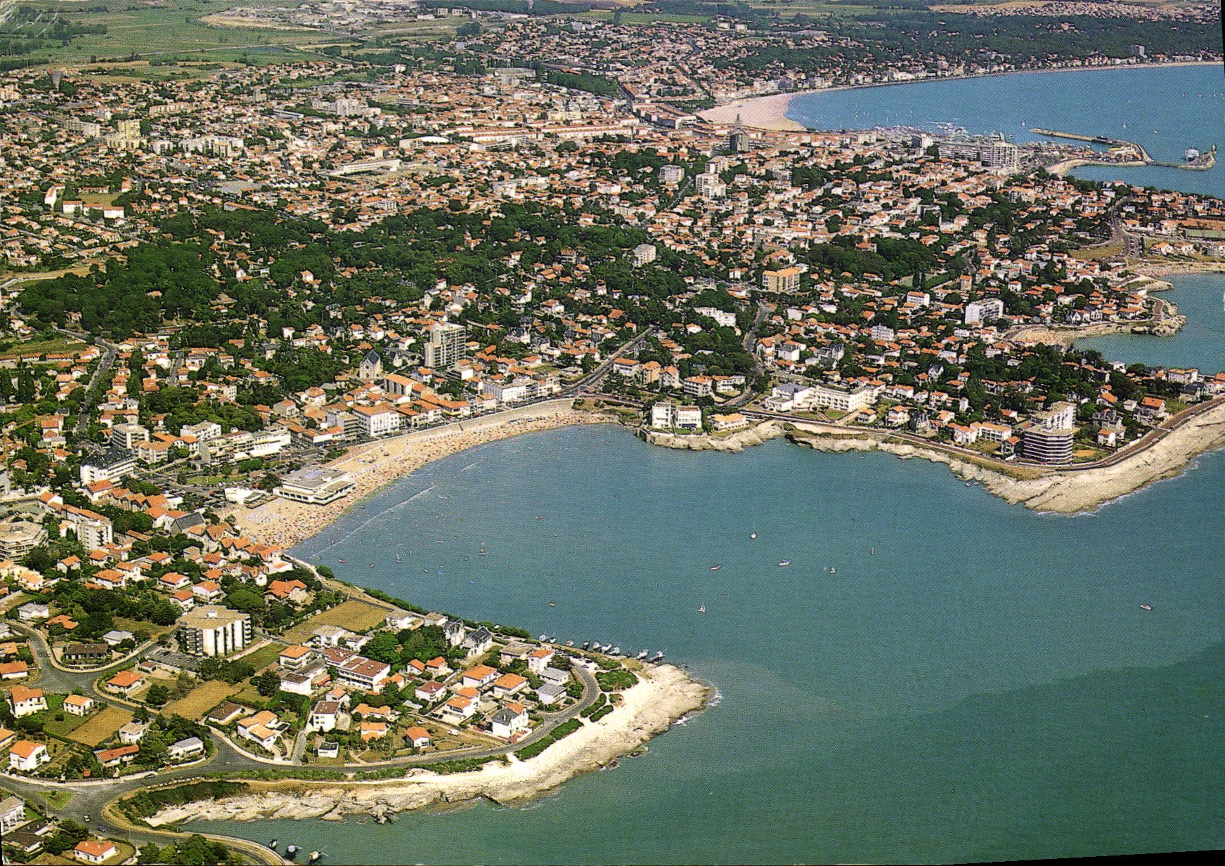 Plage de Pontaillac — vue d'ensemble — Le casino et les hôtels — Artaud Frères, Z.I. Rue de Métallurgie