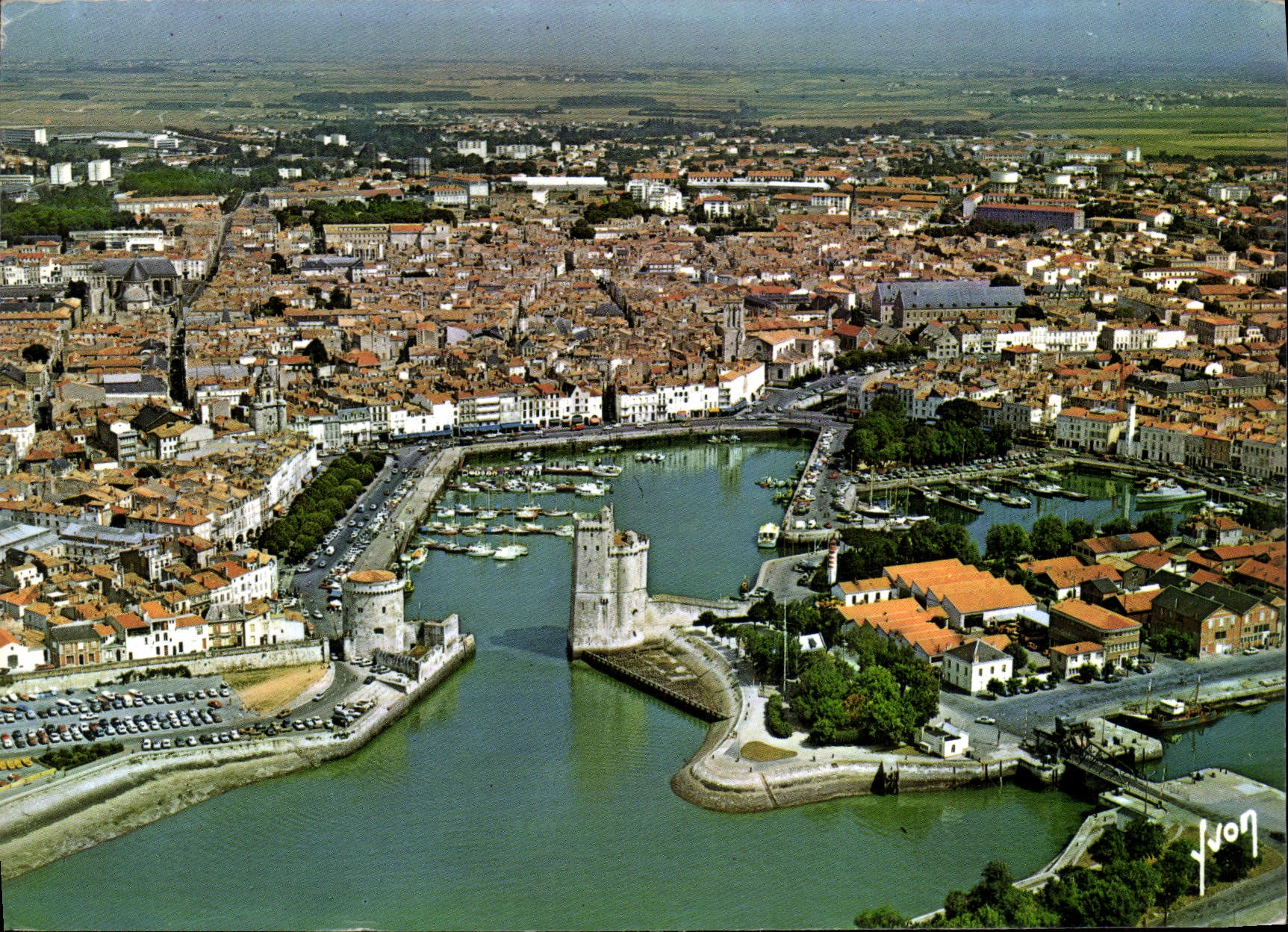 La Rochelle — Vue aérienne de la ville et du port — Éditions d'art Yvon