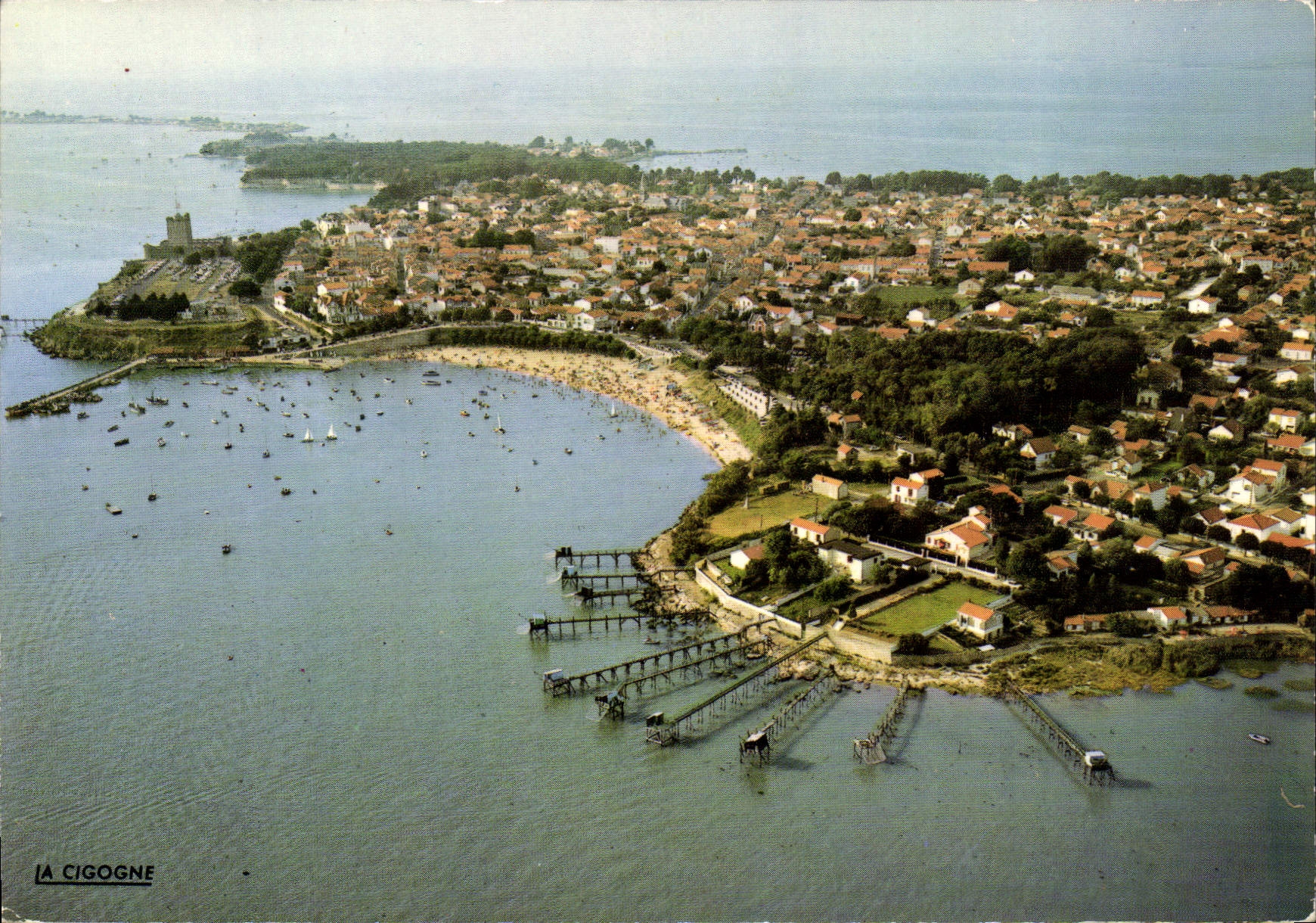 CPM Fouras Charente Maritime vue generale et la Plage Sud 