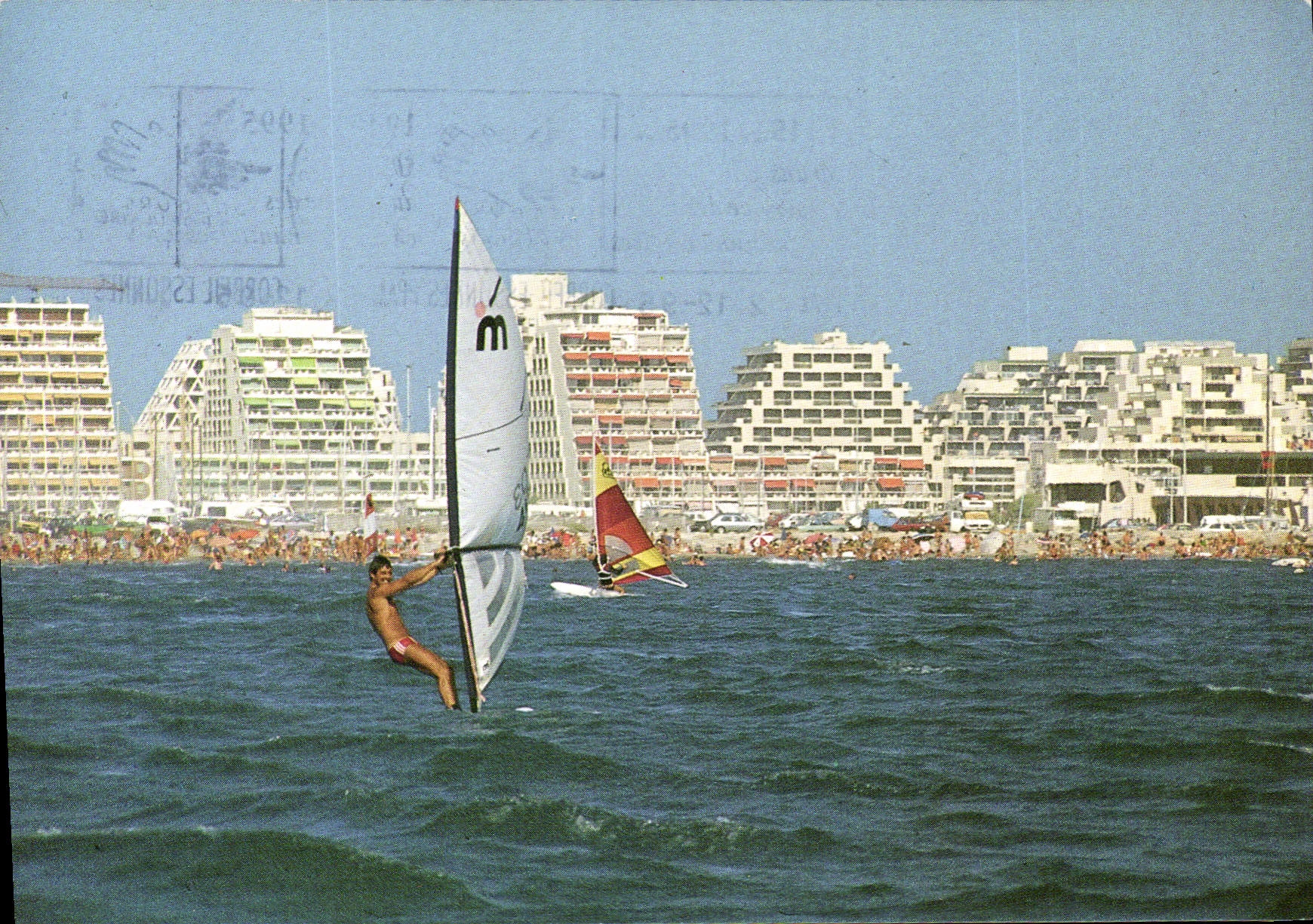 CPM La Grand motte les Planches a volle la Plage 