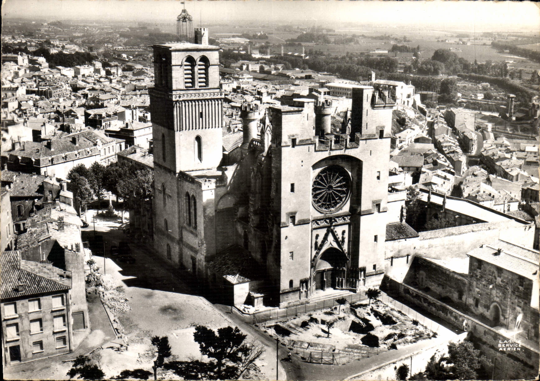 La Cathédrale Saint-Nazaire à Béziers — vue aérienne — Service Aérien