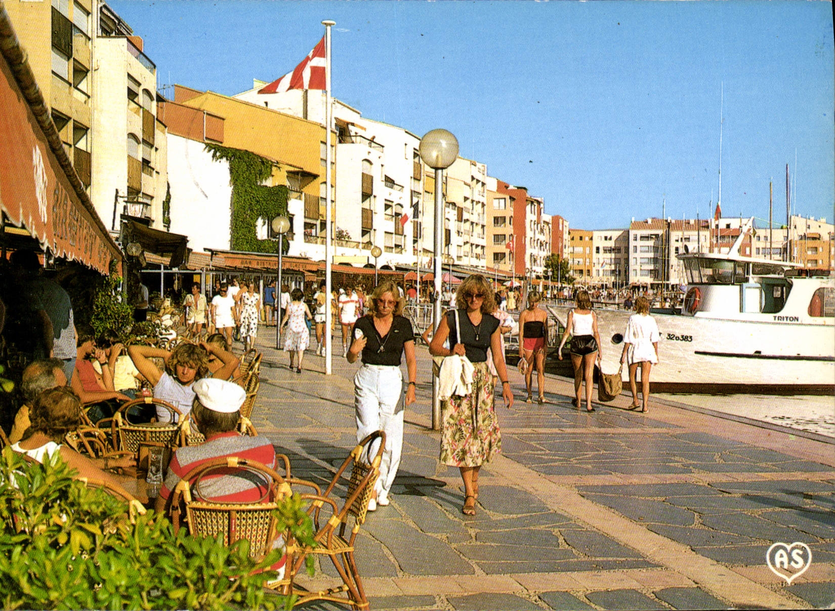 CPM En Parcourant la Cote Mediterraneenne le Cap d'Agde Herault la Promenade 