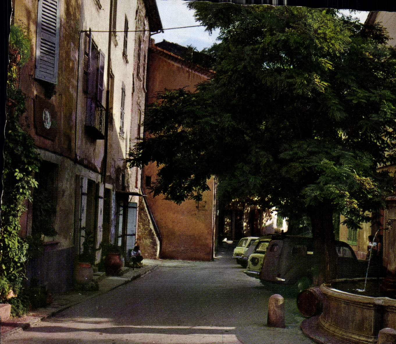 One of Its Fountains — NOS VIEUX VILLAGES VAROIS 906 — GAI-SOLEIL Editions, Toulon
