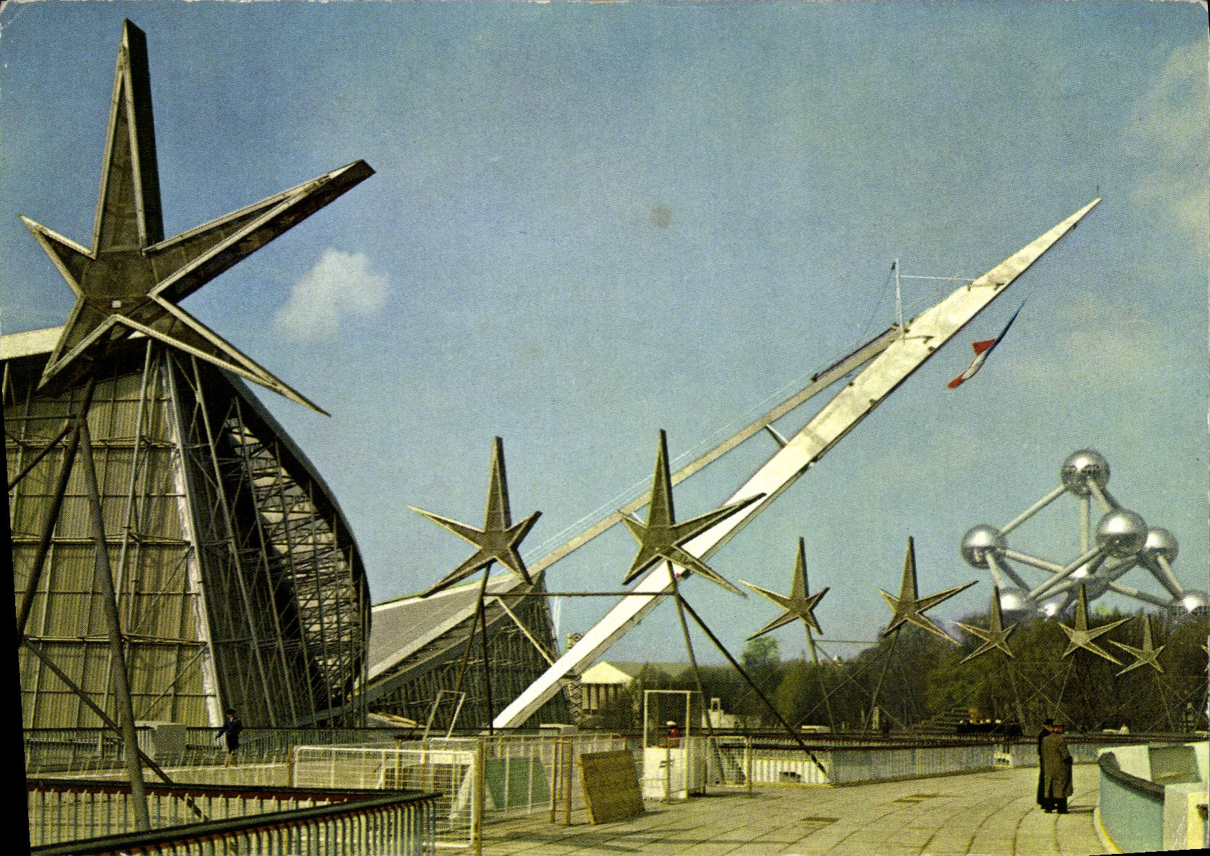 La Passerelle avec le Pavillon de la France — Exposition Universelle de Bruxelles 1958 — Éditeur Epicarte, n° 33