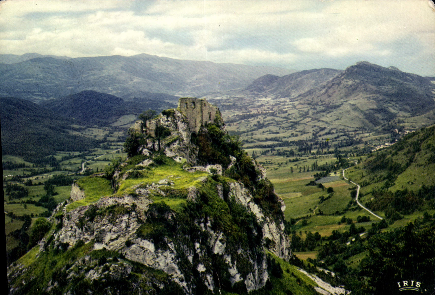 CPM L'Ariege historique Chateau de Roquefixade sur son piton rocheux bastion de la religion Cathare 