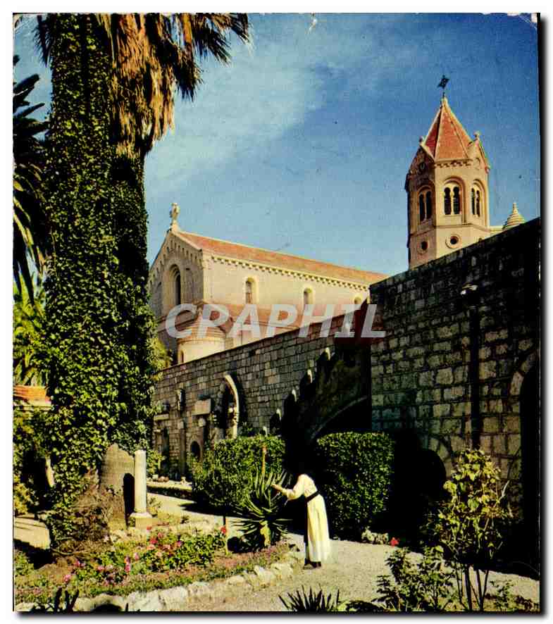 CPM Abbaye de N D de Lerins Ile Saint Honorat Cannes Jardin St Bernard a l'interieur de l'Abbaye 