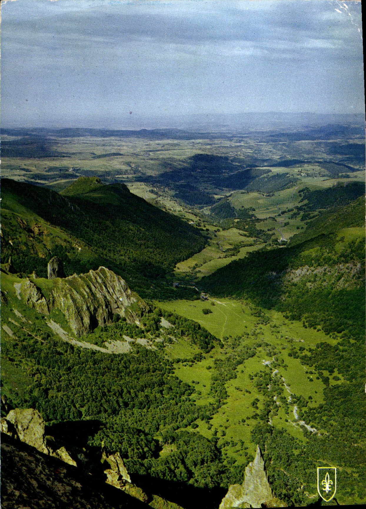 CPM L'Auvergne pittoresque la Vallee de Chaudefour depuis le Sommet du Puy Ferrand 