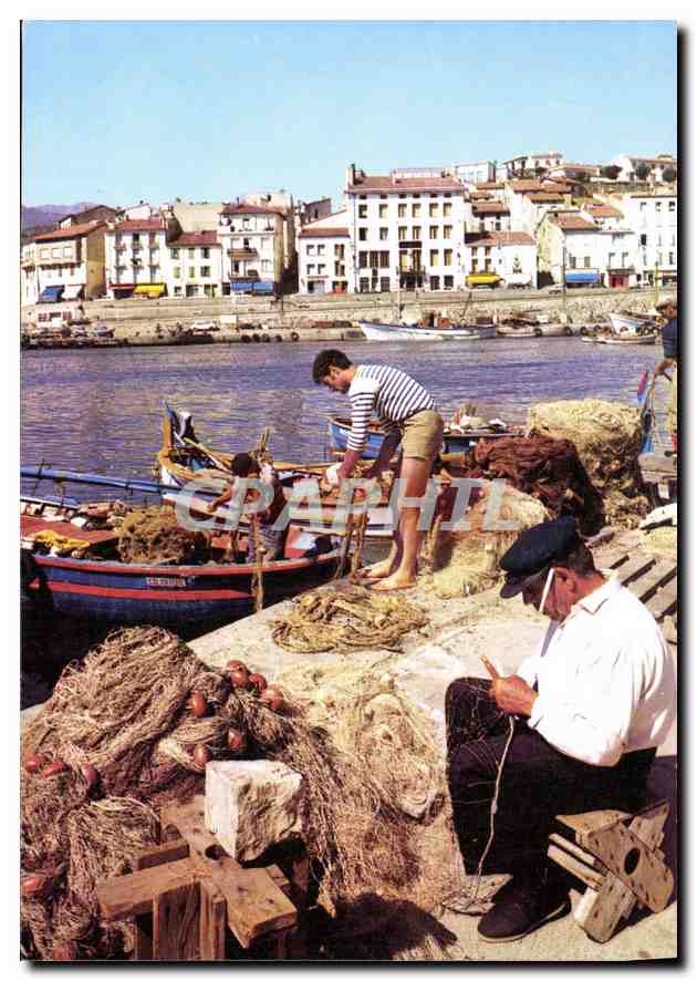CPM Scenes de peche en Mediterranee Remmaillage de filets et bateaux de peche a quai 