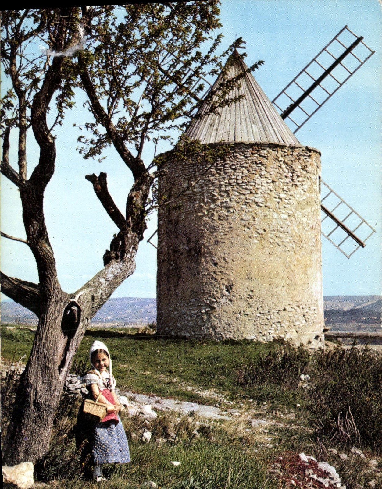 CPM Les Belles Images de Provence Moulin de St Saturnin les Apt 