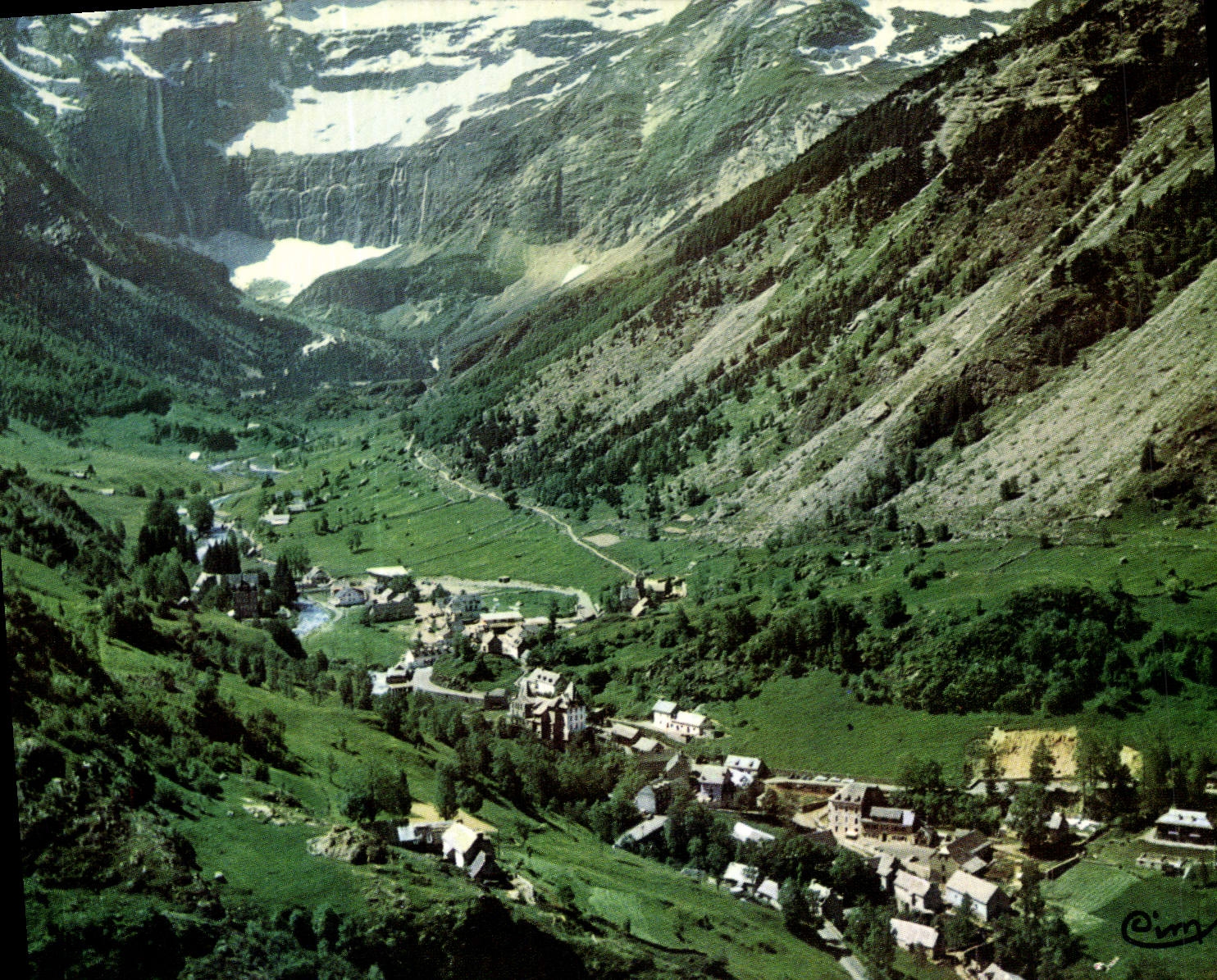 CPM Gavarnie Htea Pyrenees vue generale et le Cirque 