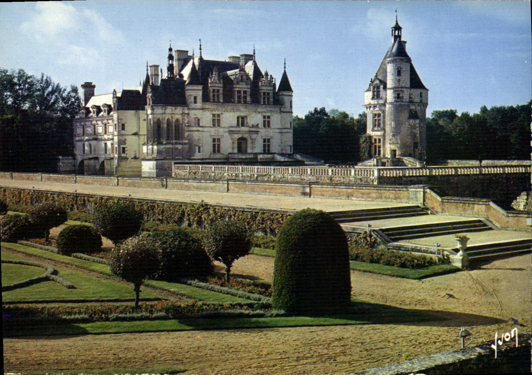 CPM Couleurs et Lumiere de France Val de Loire le Chateau de Chenonceau Indre et Loire et ses Jardin