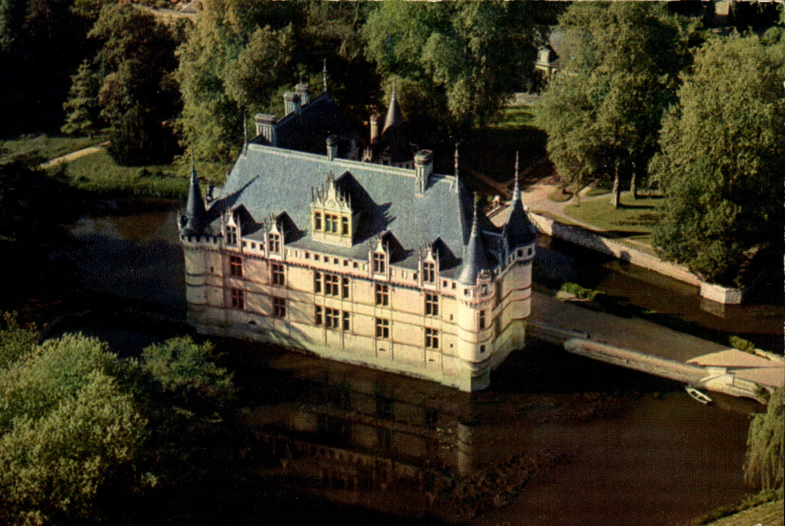 CPM Couleurs et Lumiere de France le Chateau d'Azay le Rideau Indre et Loire 