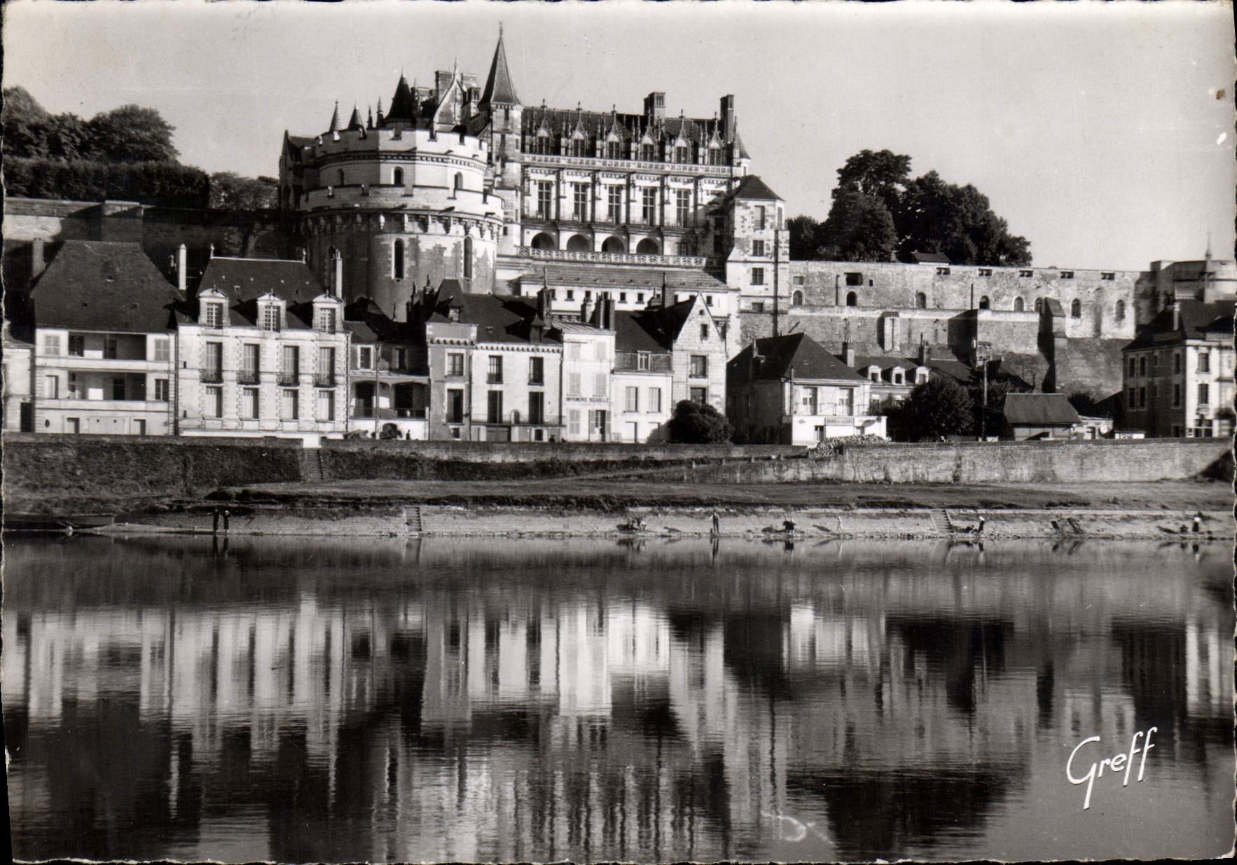 CPM les Chateaux de la Loire Amboise I et L Vue generale du Chateau 