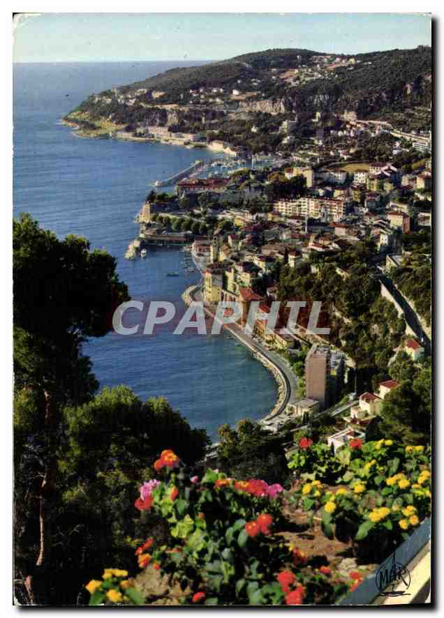 CPM La Cote d'Azur Villefranche sur Mer Vue sur les quais la Forteresse et la Darse 