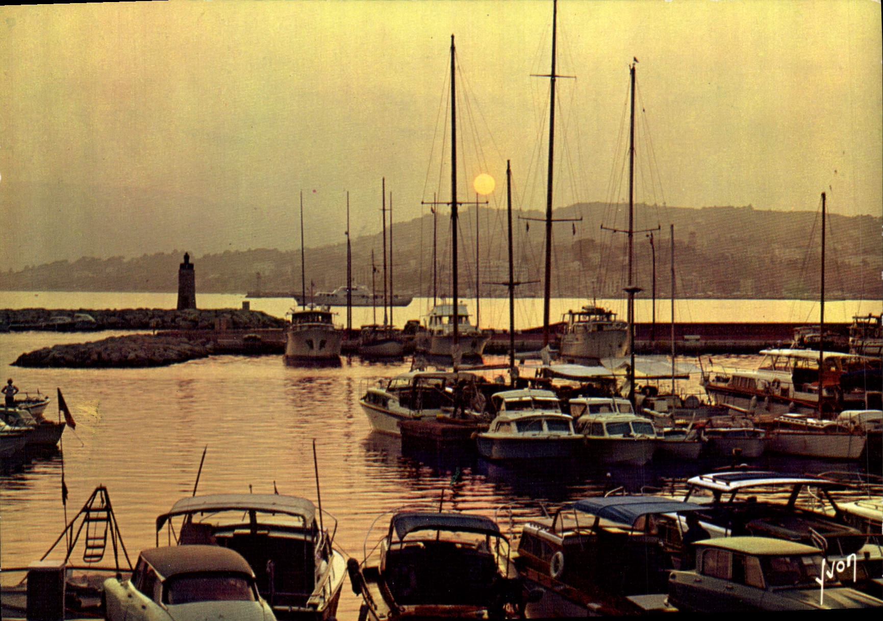 Coucher de soleil sur le Port de Cannes — Mandelieu — E.K.B. 7880
