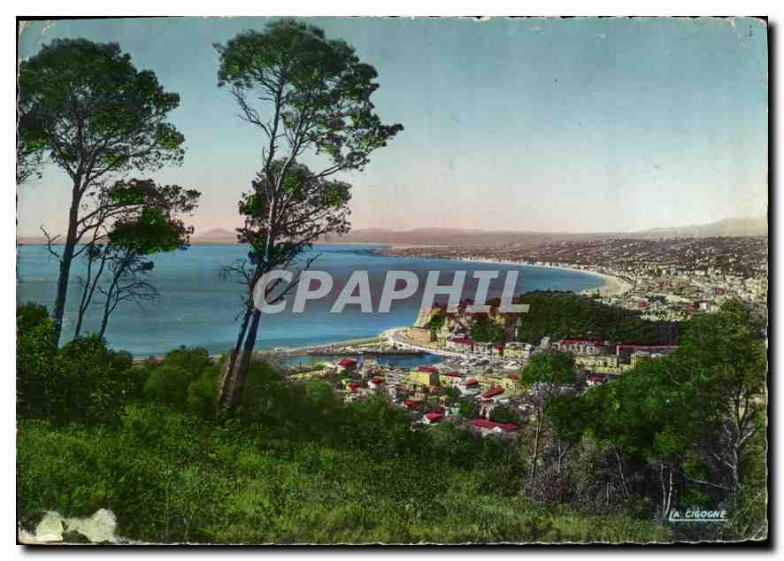 CPM Nice La baie des Anges vue panoramique vers l'Esterel 