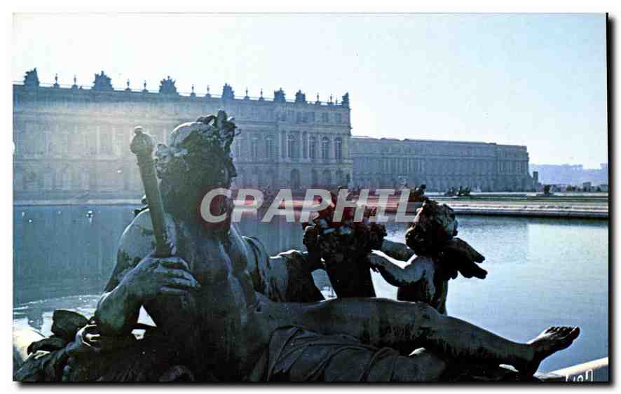 CPM Chateau de Versailles Yvelines Facade du Palais sur les Parterres d'eau 