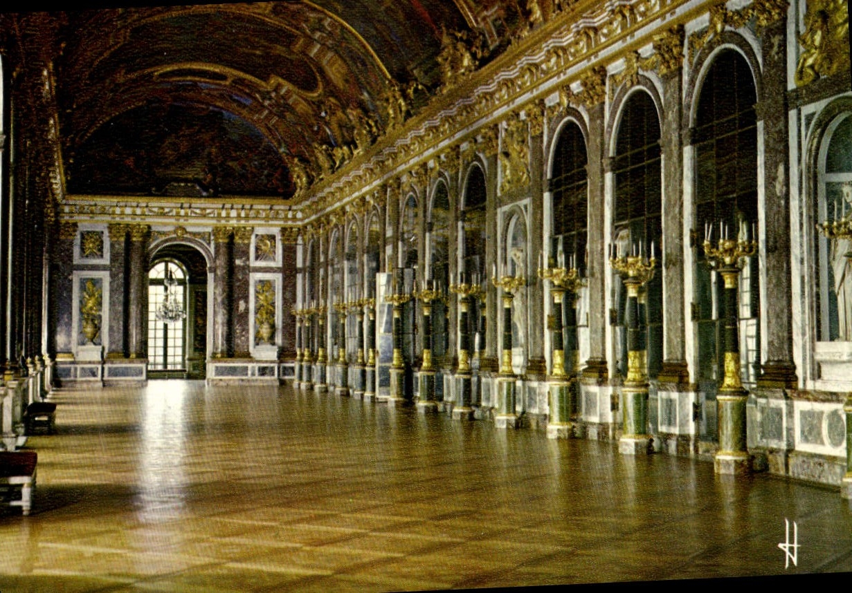 CPM Versailles La Galerie des Glaces 