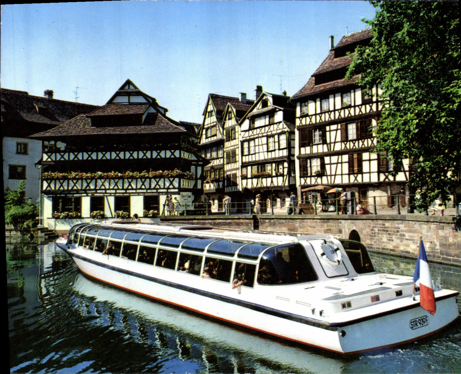 CPM Strasbourg Bas Rhin Promenade dans la Petite France 