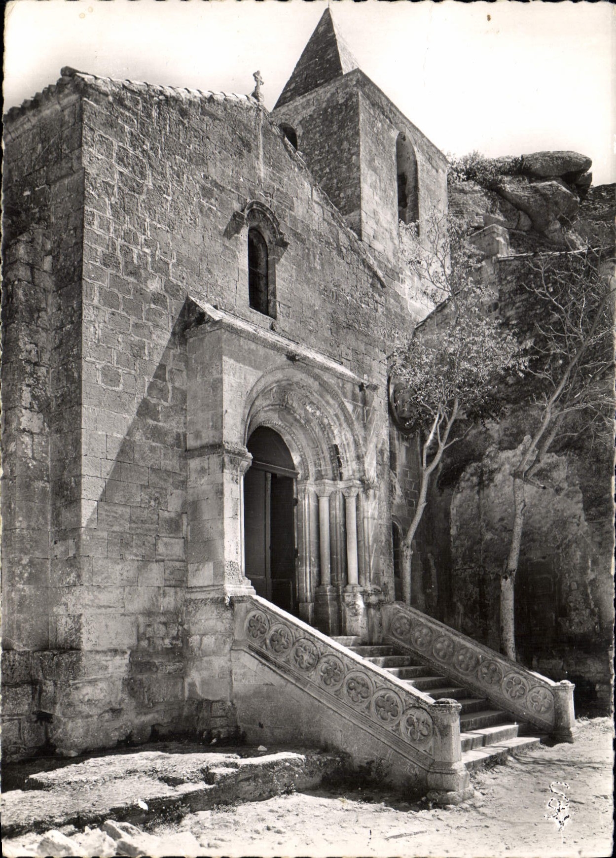 L'Église romane de Grignan — Les Baux-de-Provence — Éditions des Frères Lumière, Lyon