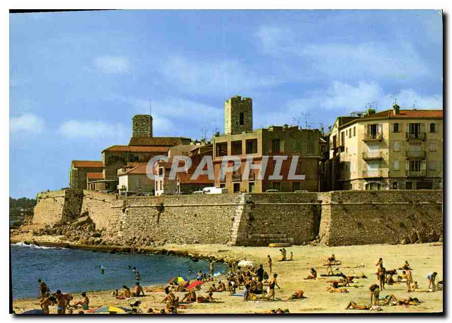CPM Antibes La Plage de la Gravette et les Remparts 