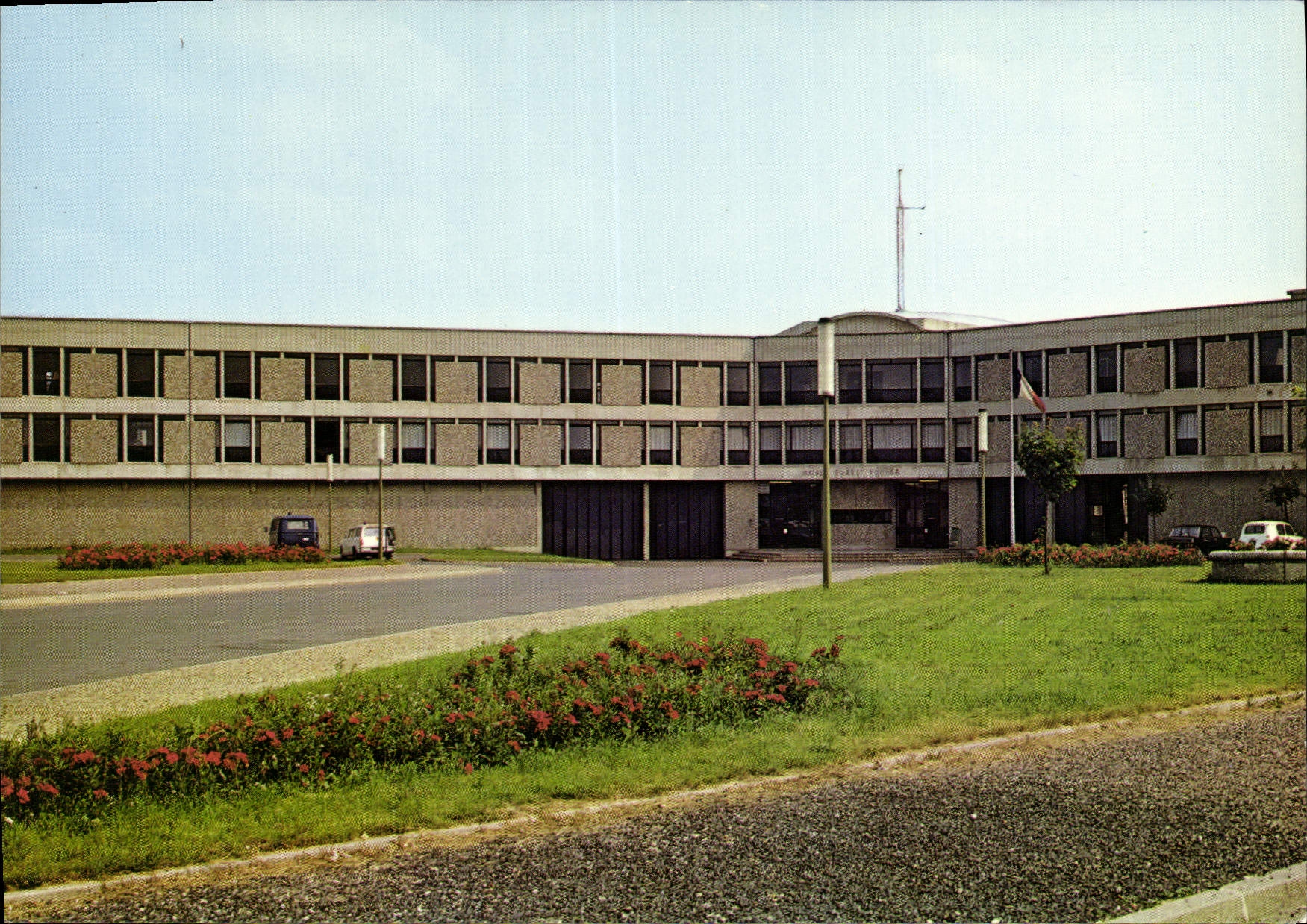 CPM Fleury Merogis Essonne Entree de la prison des hommes 