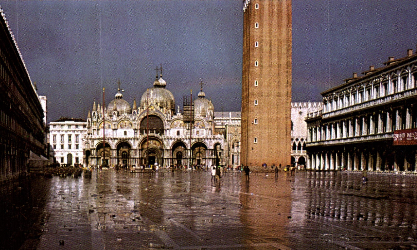 CPM Venezia Piazza S Marco dopo l'Alta marea 