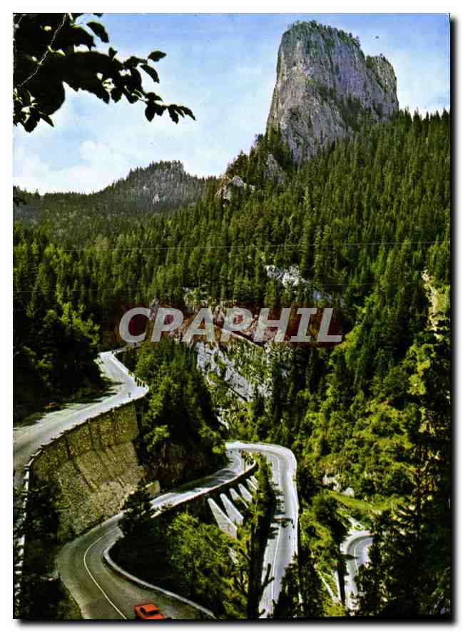 Les Gorges du Bicaz — paysage de montagne avec route sinueuse — Éditeur T. Petch
