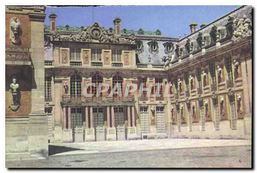 CPM Chateau de Versailles La cour de marbre 