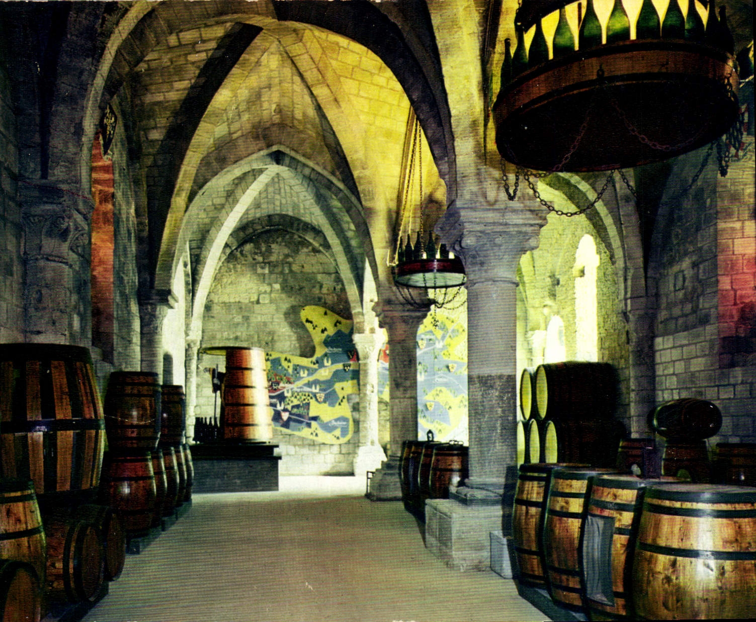 CPM Pays de Loire Pittoresque Ancienne abbaye Saint Julien 