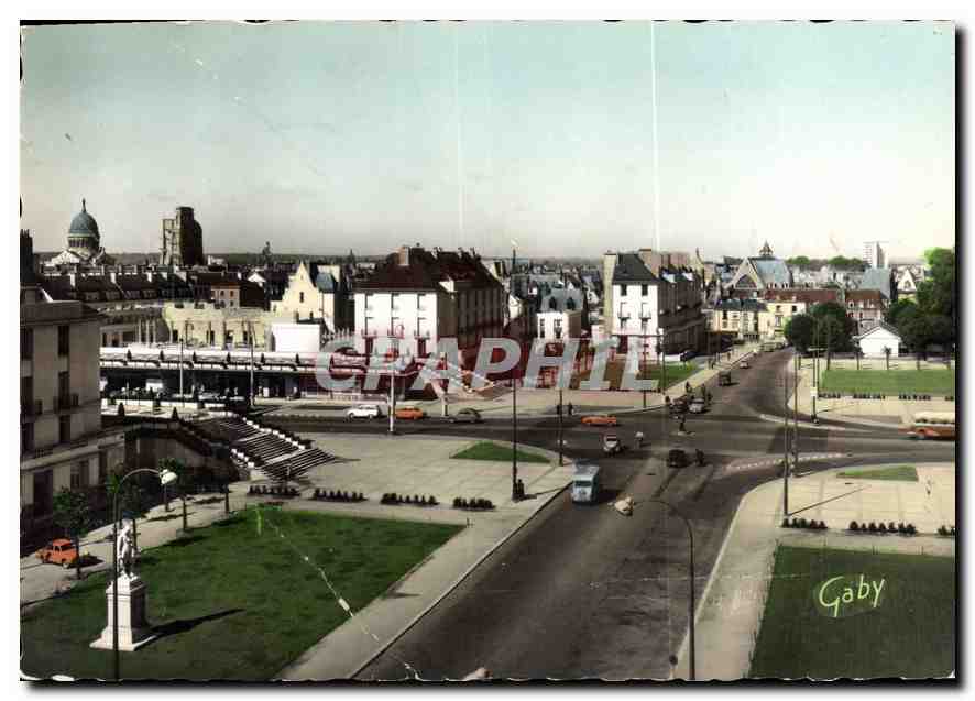 CPM Tours I et L La Place Anatole France vers le Quai du Pont Neuf 
