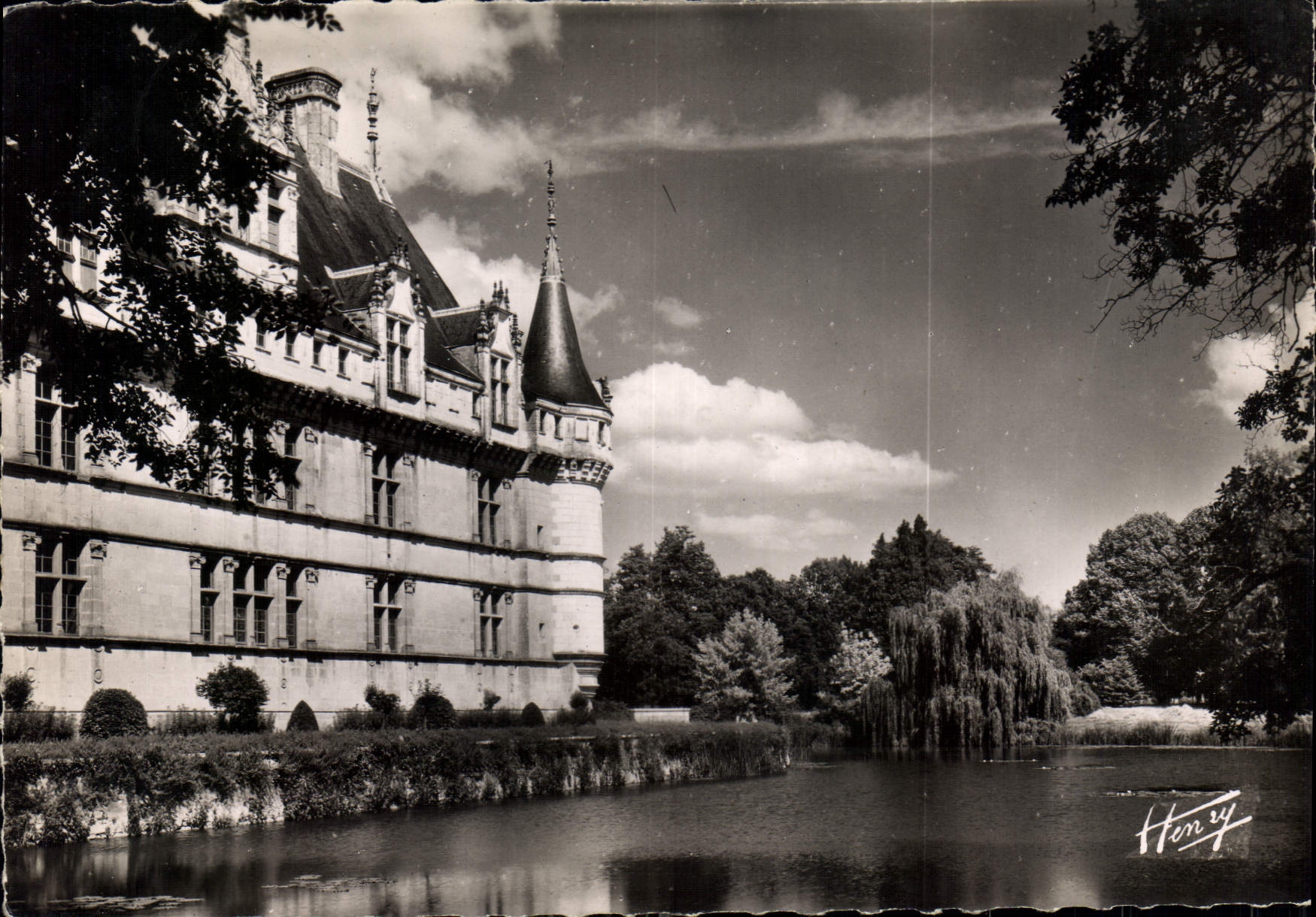 CPM Azay le Rideau I et L Le Chateau 