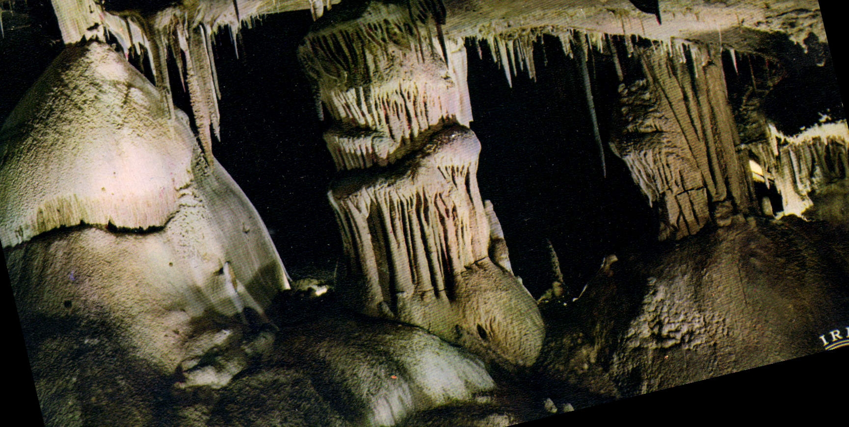 CPM En Quercy Les Grottes de Lacave Lumiere noire Les Trois Parques 