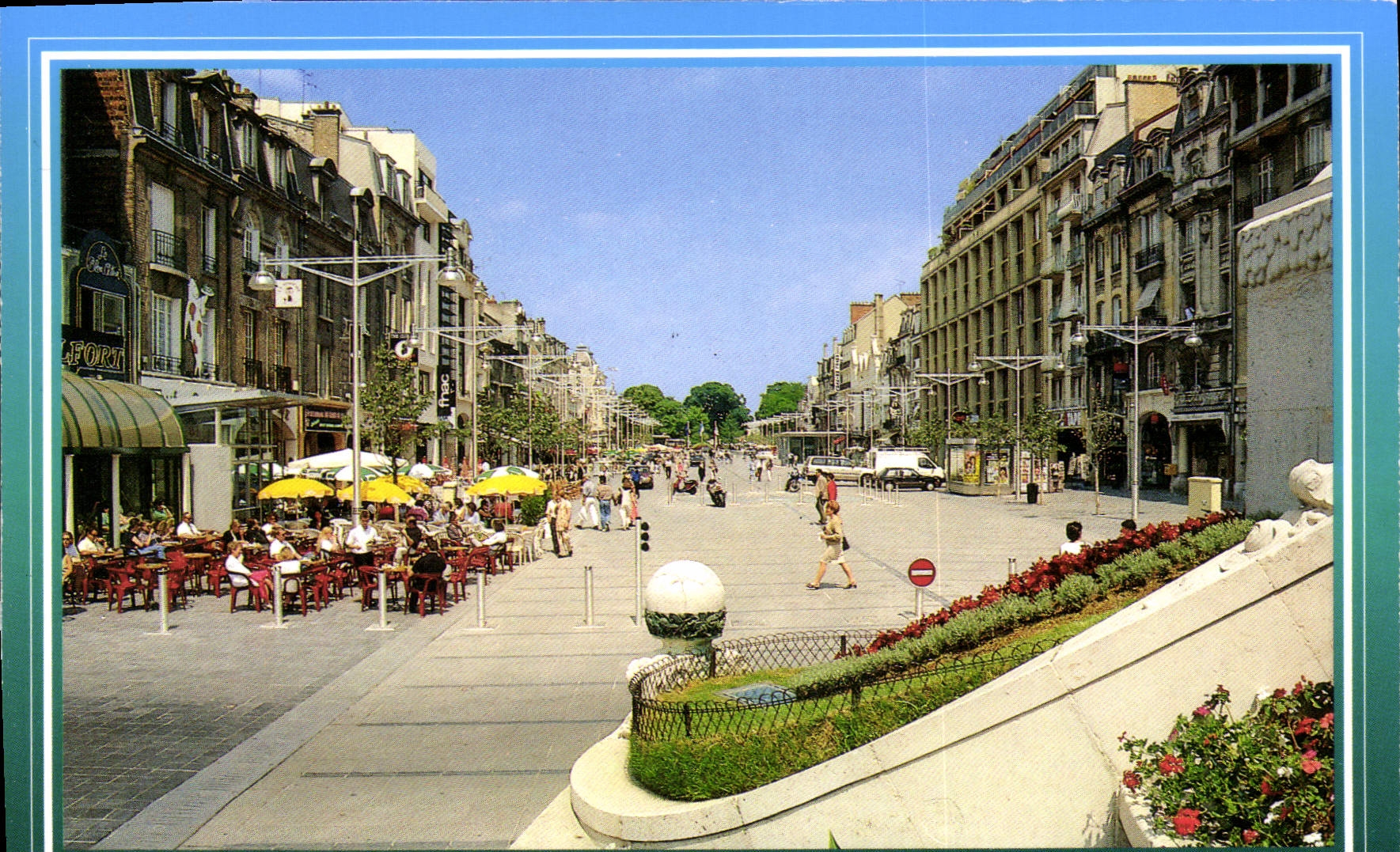CPM La Champagne Reims France Place Drouet d'Erion 