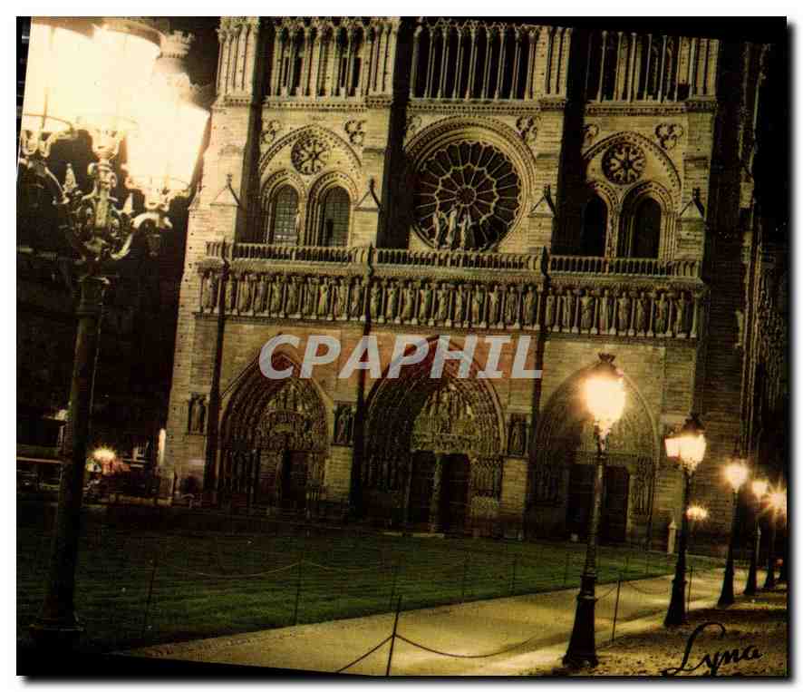 CPM Paris la nuit La Cathedrale Notre Dame 