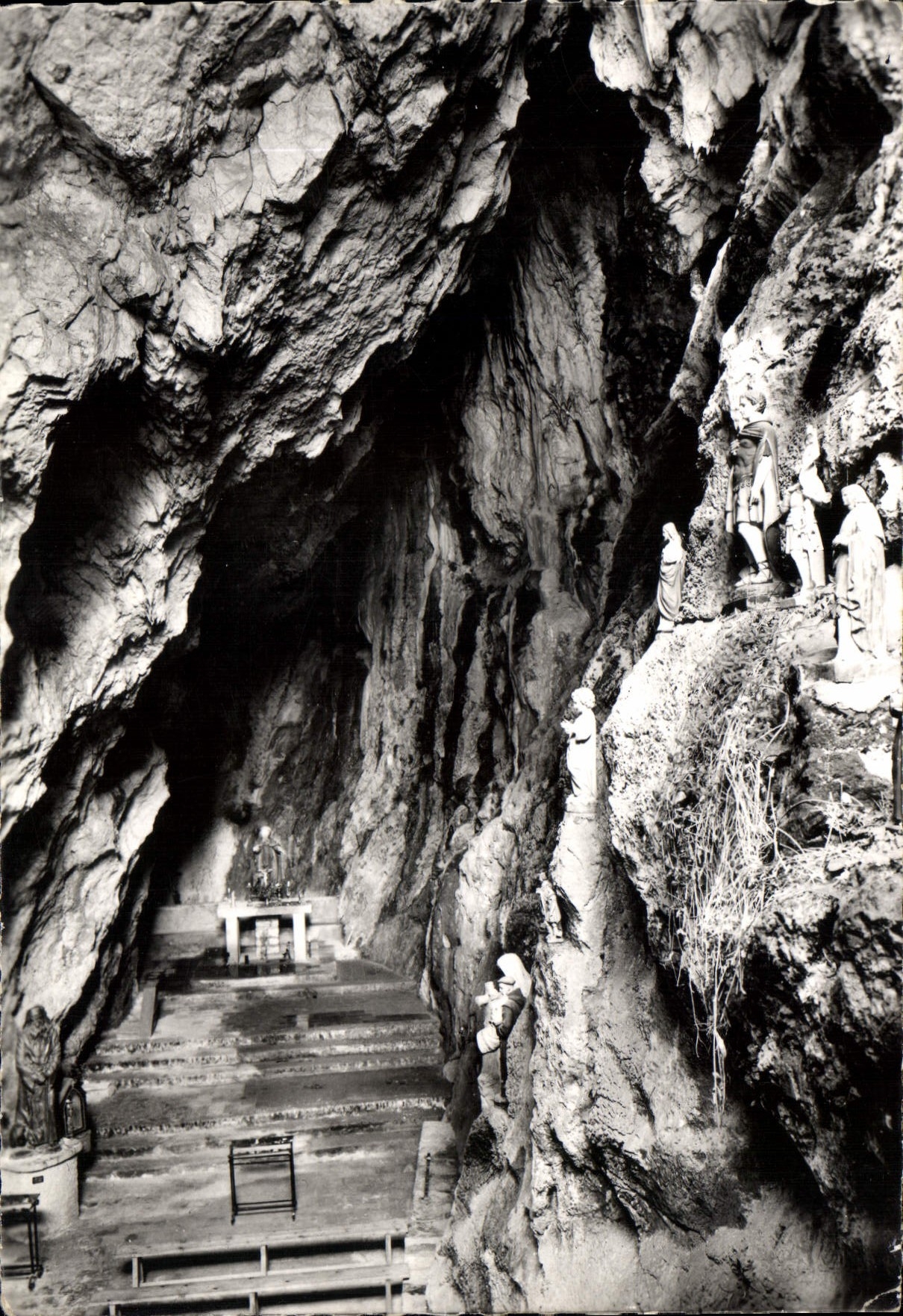 CPM Saint Paul de Fenouillet La grotte de l'Ermitage 