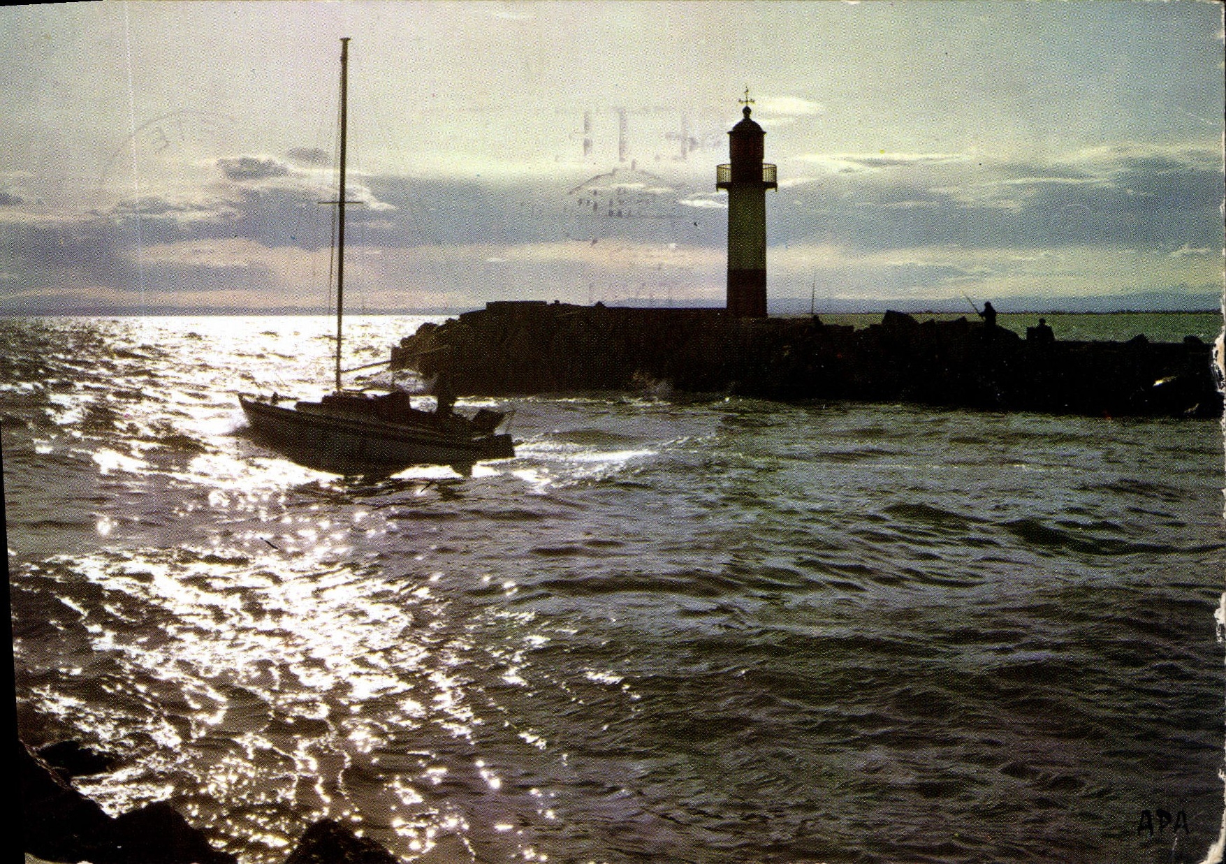 CPM En Parcourant La Cote Mediterraneenne Bateau Phare