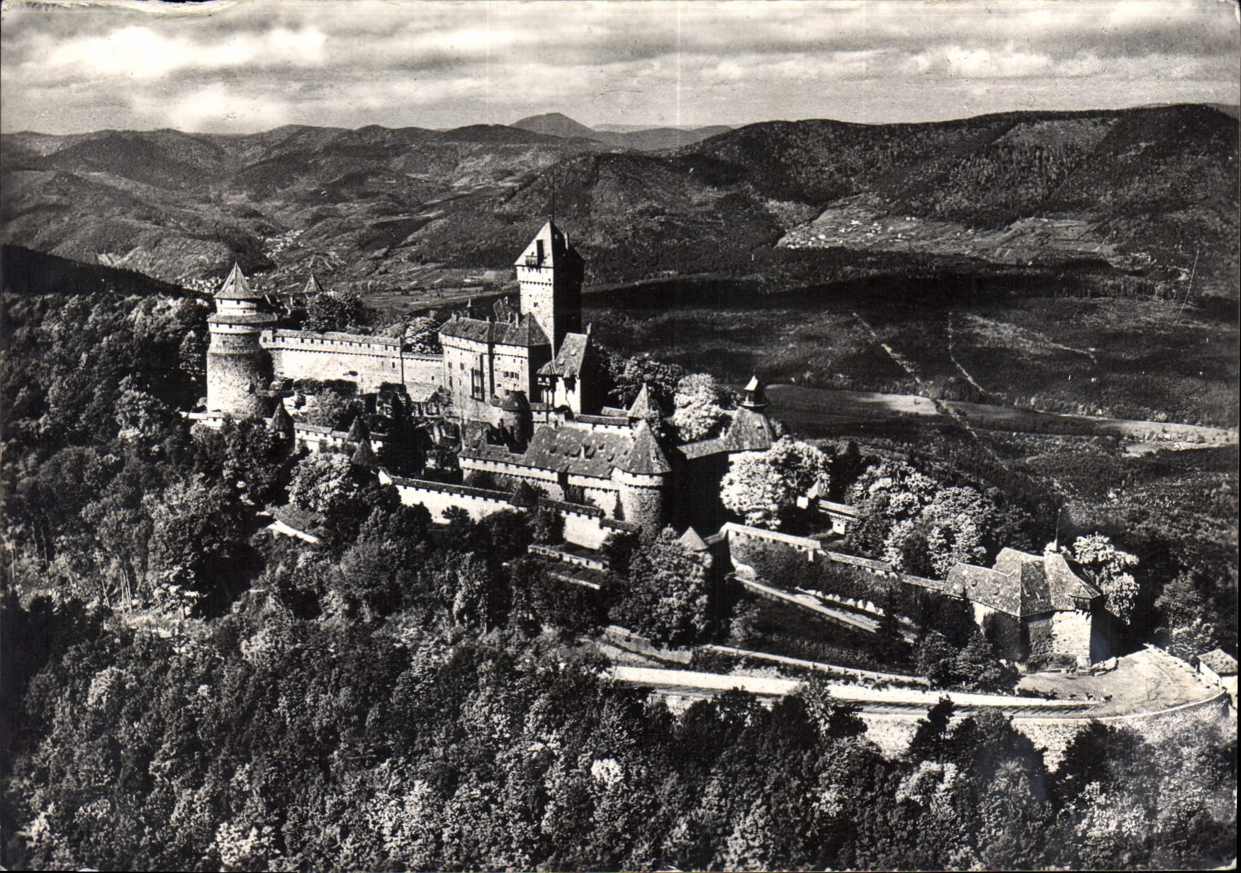 CPM Le Chateau du Haut Koenigsbourg Bas Rhin Cliche Carabin Strasbourg 