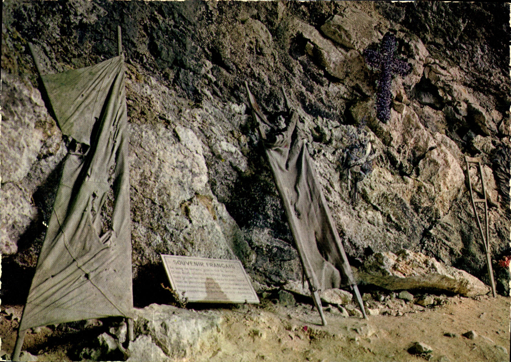 Grotte de la Luire — Erinnerung an französische Soldaten — Imprimeur Combier