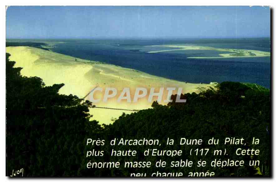 CPM Baie d'Arcachon Gironde la dune du Pilat la plus haute d'Europe au fond a droite le Banc d'Argui