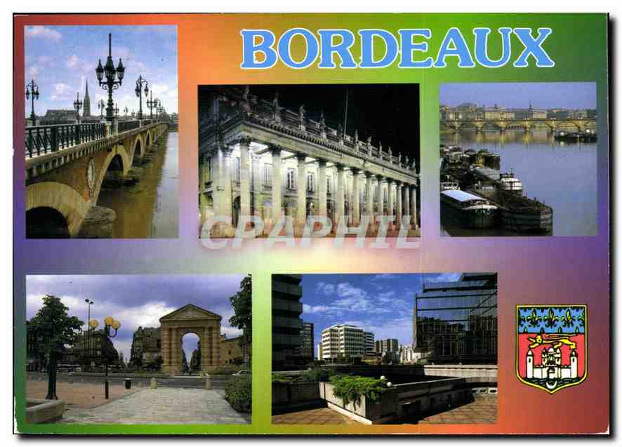 CPM Aquitaine Bordeaux le Pont de Pierre la facade du grand Theatre illuminee 1773 1780 Peniches ama
