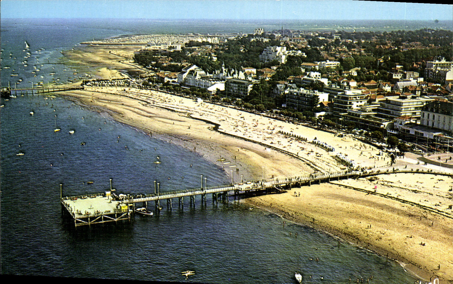 Arcachon — Vue Aérienne Gros Plan sur la Plage — Éditions Jean Buruets 33