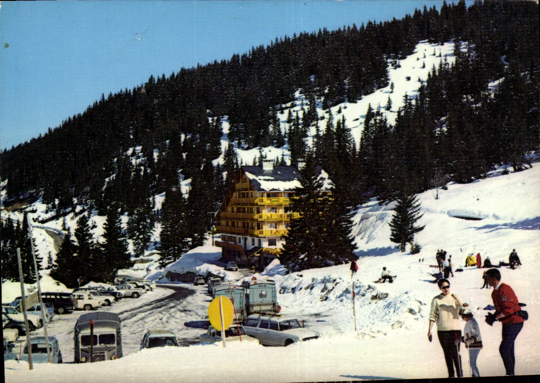 CPM Meribel les Allues Savoie le rond Point et l'Hotel de l'Oree du Bois 