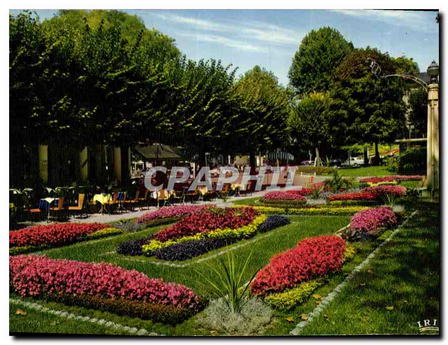 CPM Aix les Bains Parc des Thermes la Rotonde et son tapis Fleuri 