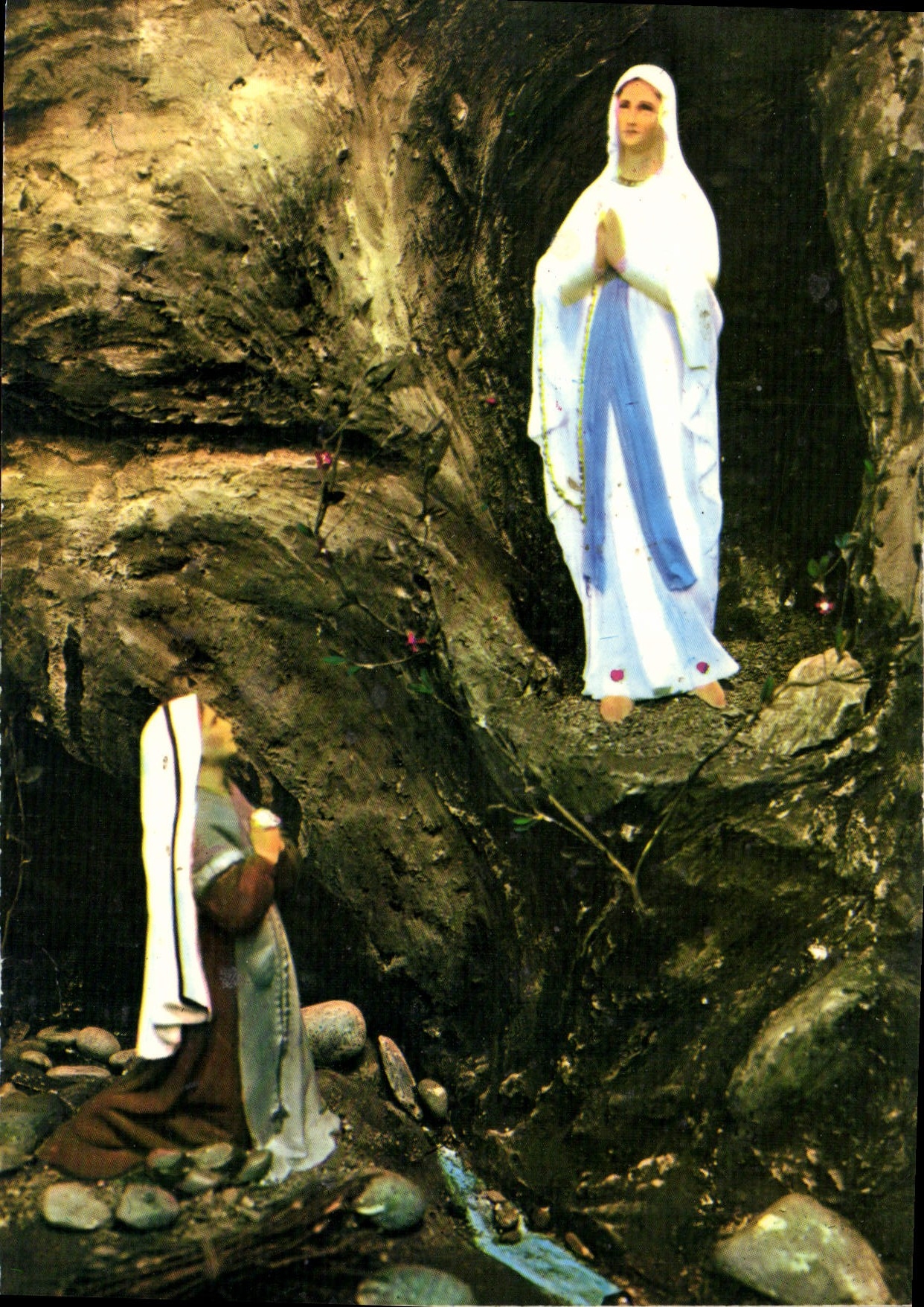 CPM Nos Belles Pyrenees Lourdes Apparition de la T S Vierge a Bernadette Soubirous en 1858 