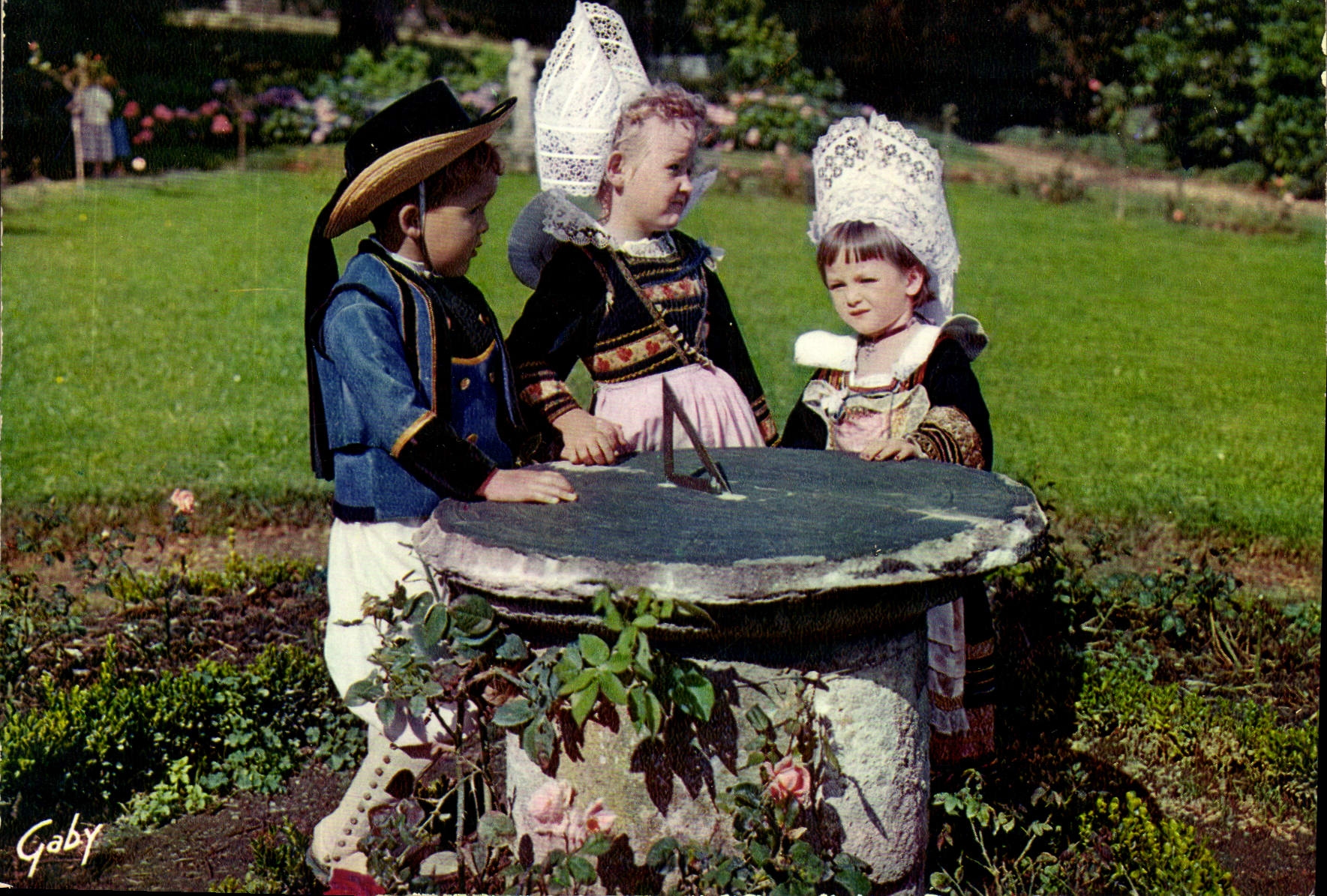 CPM Folklore de France la Bretagne region Concarneau Rosporden Finistere Cercle Celtique Ar Rouedou 