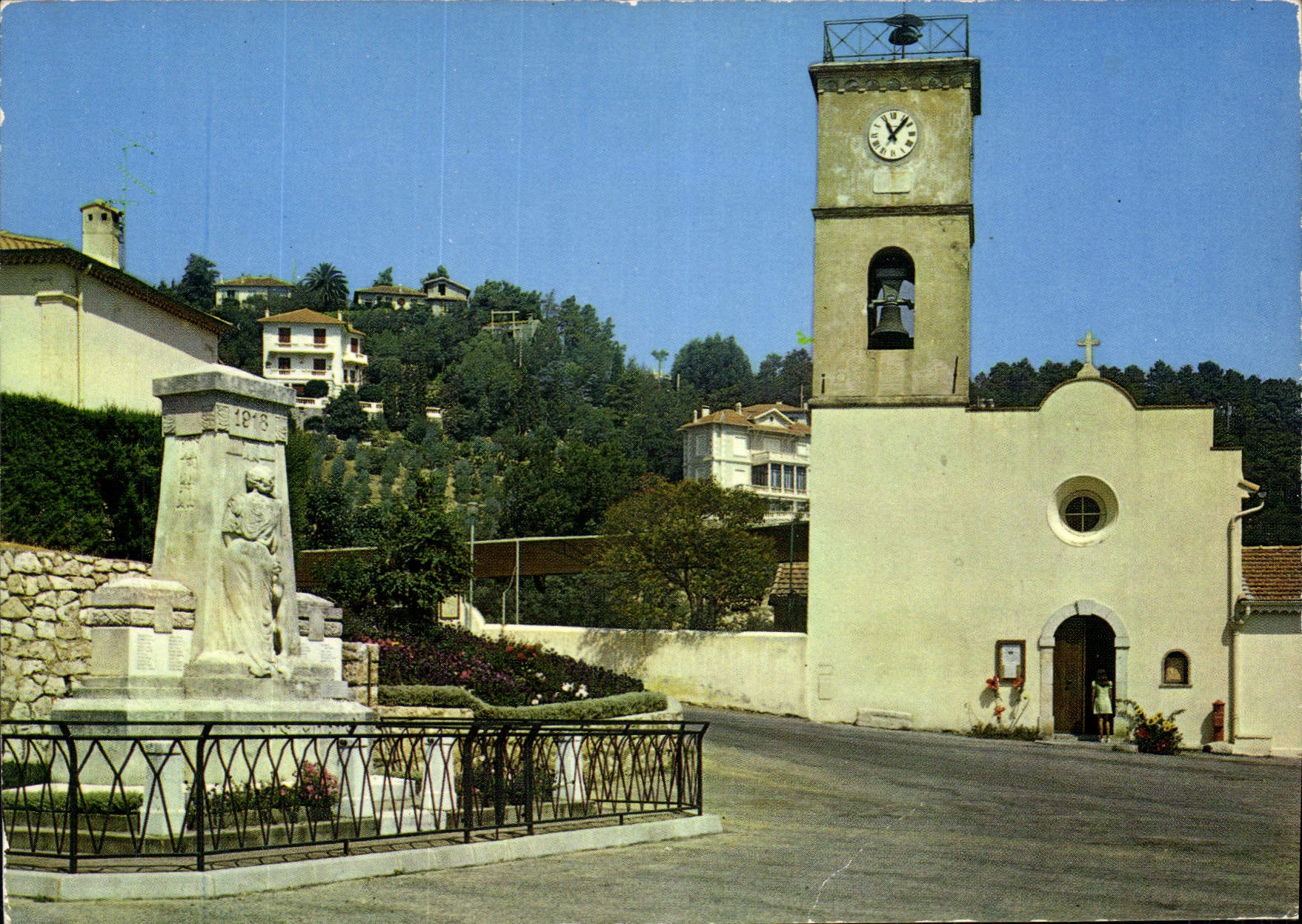 CPM Mandelieu Capitou Cote d'Azur la Place et l'eglise Saint Pons 