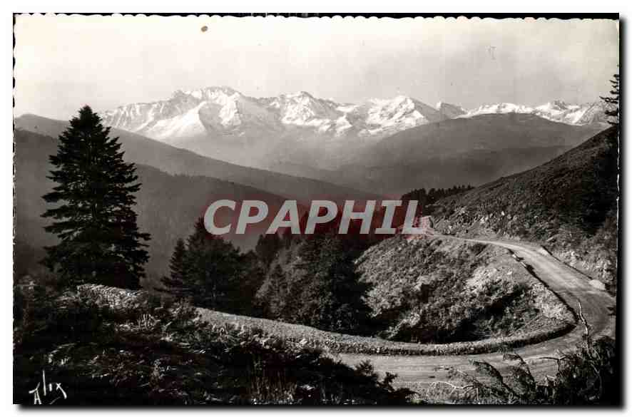 CPM Les Pyrenees la Route des Cols Pyreneens Sous les Cimes neigeuses la route du Col d'Aspin serpen